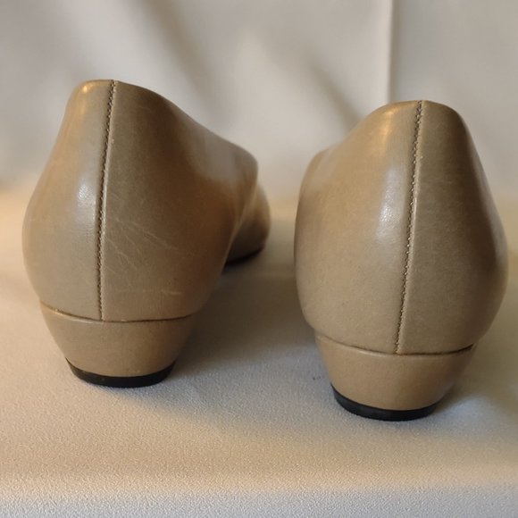 Hush Puppies Soft Style 77750 Darlene beige women’s skimmer flats, size 9N - Picture 2 of 5